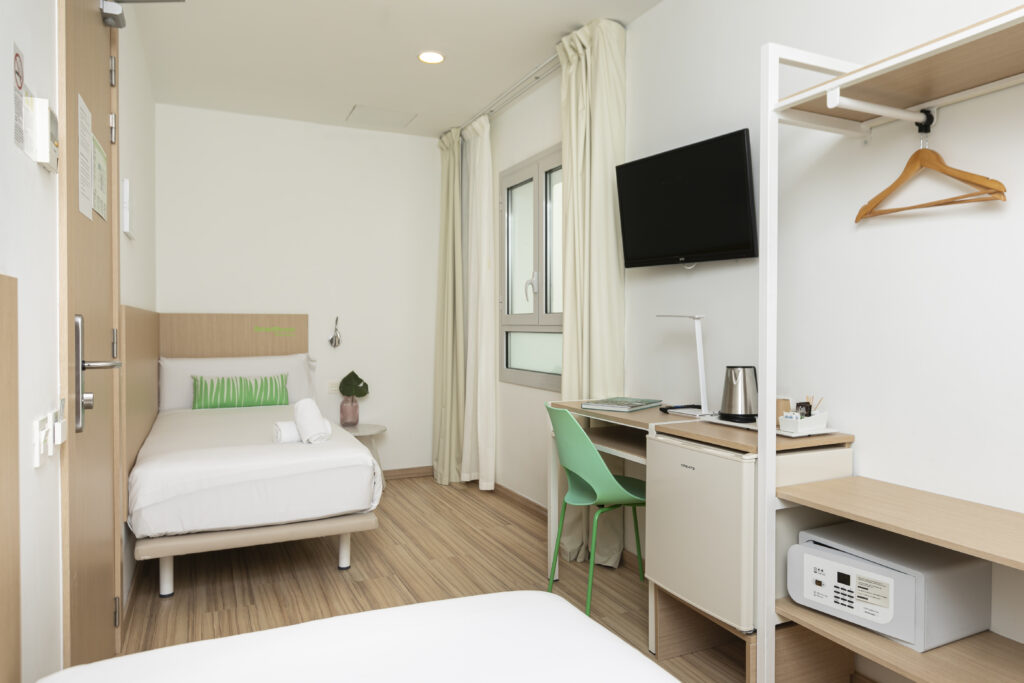 Double Twin 2 beds WINDOW