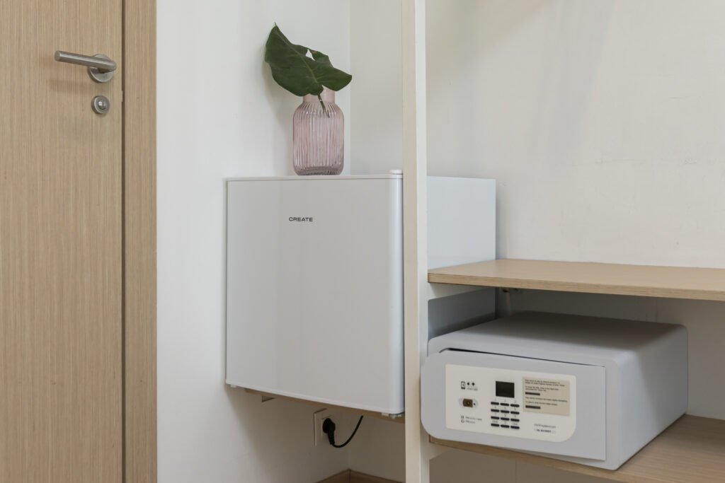Double adapted room FRIDGE