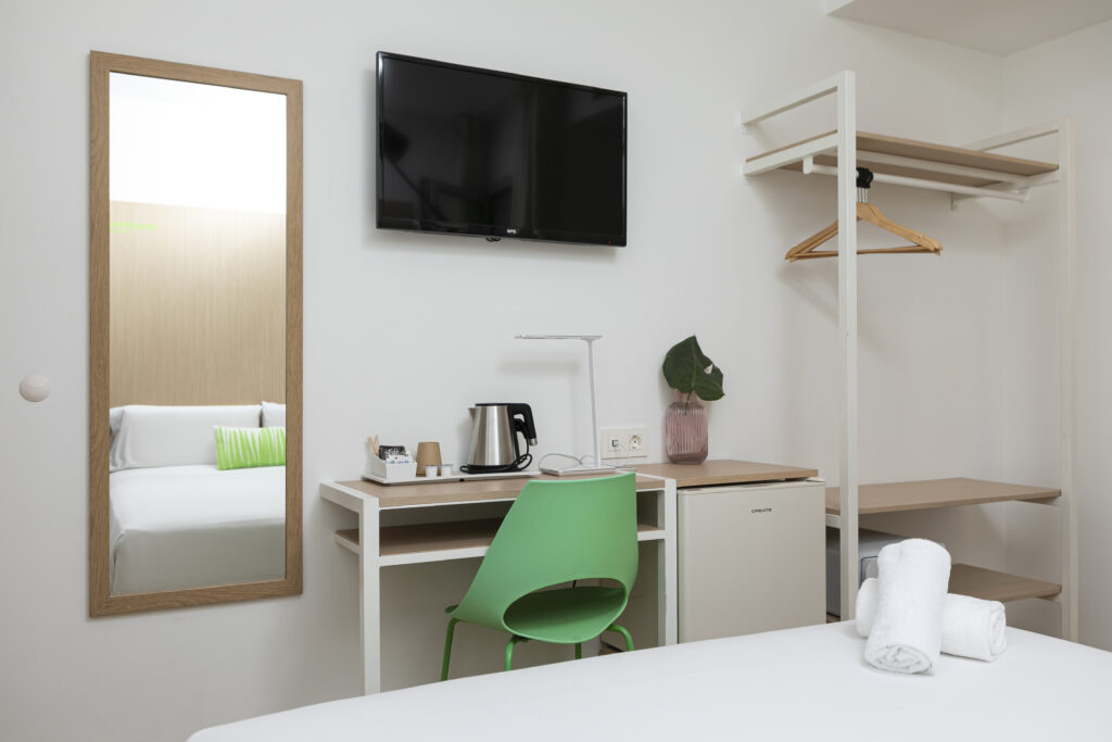 Double twin room DESK