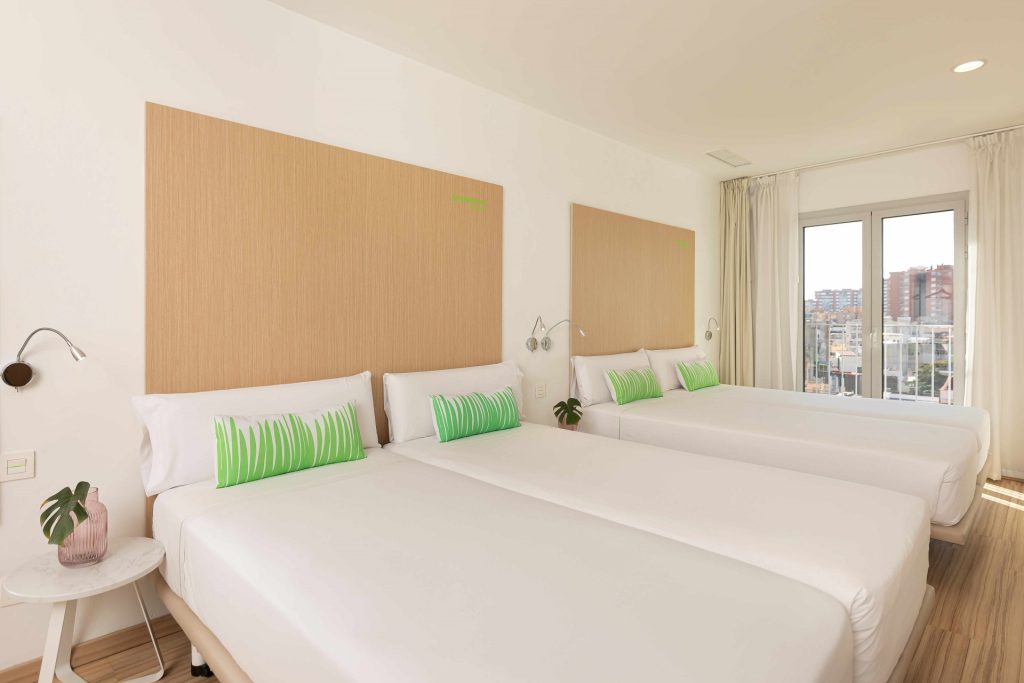SmartRoom Barcelona DELUXE QUADRUPLE ROOM