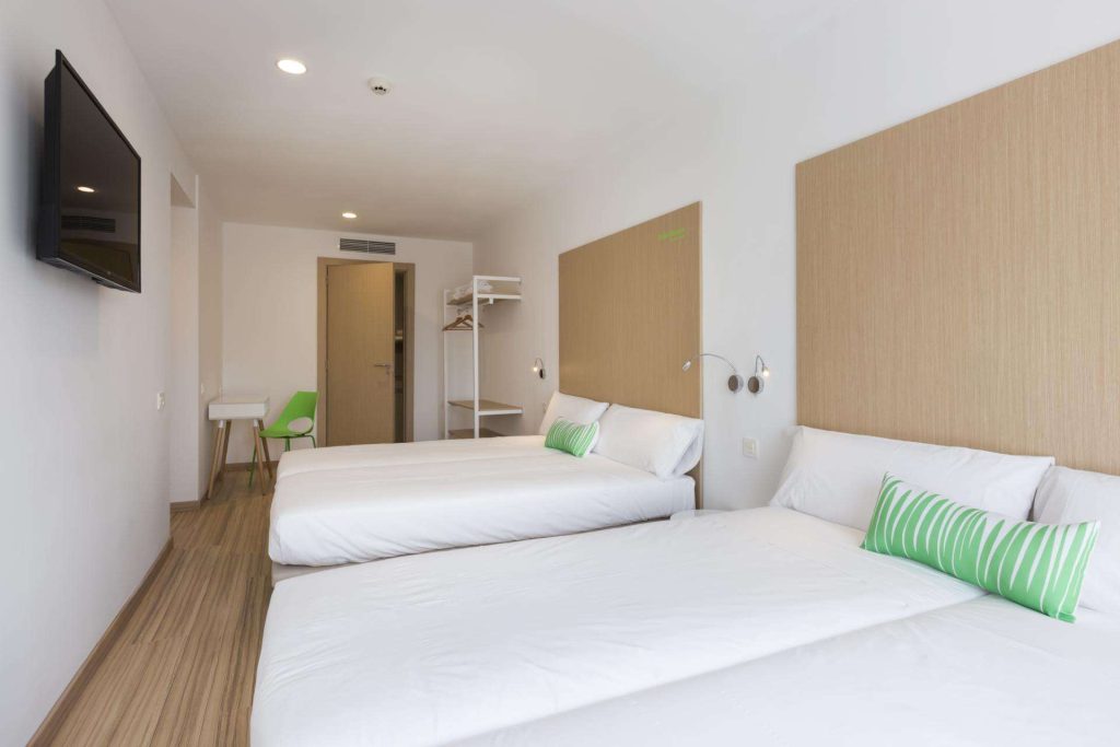 SmartRoom Barcelona DELUXE QUADRUPLE ROOM