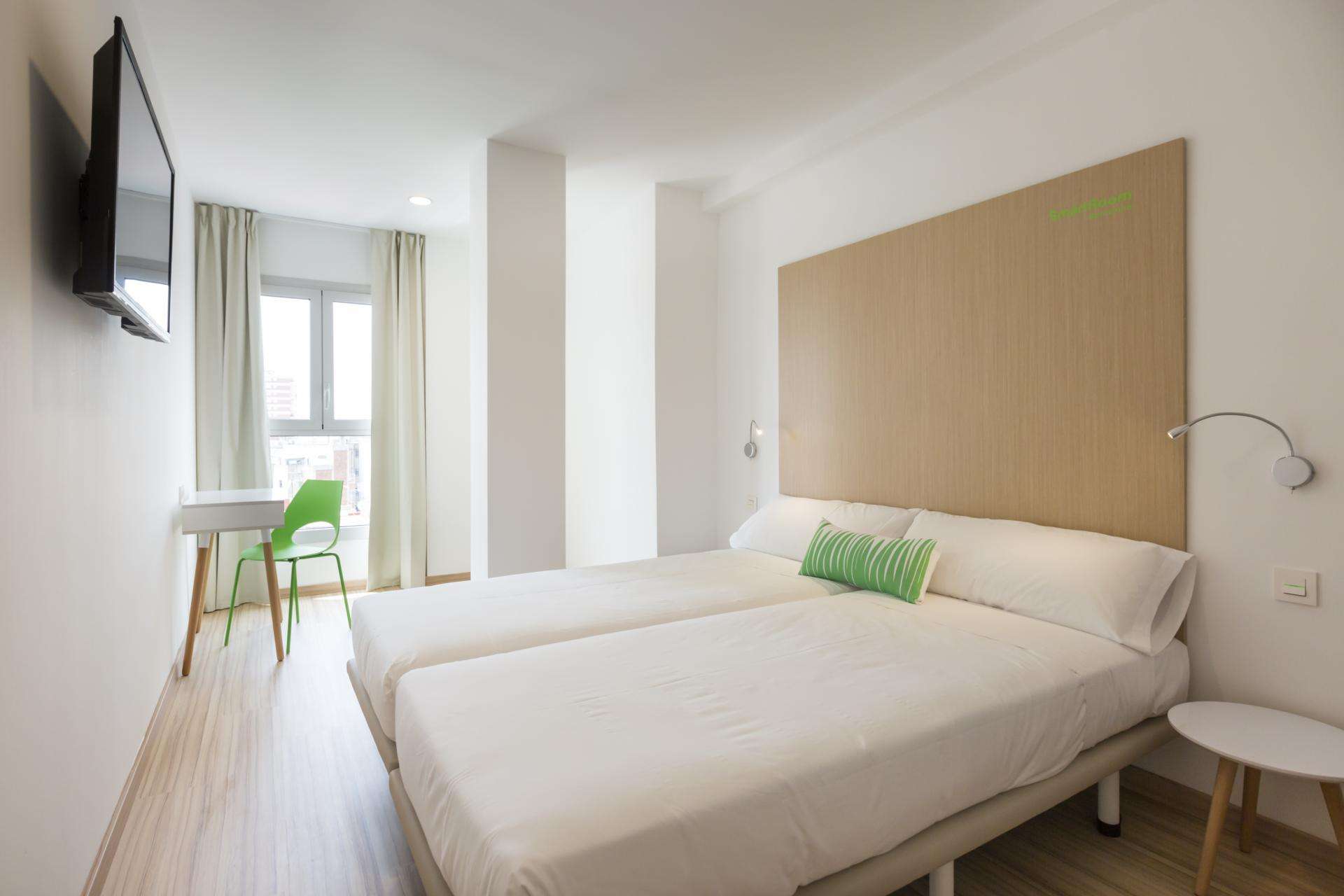 SmarRoom Barcelona DOUBLE EXTERIOR TWIN ROOM