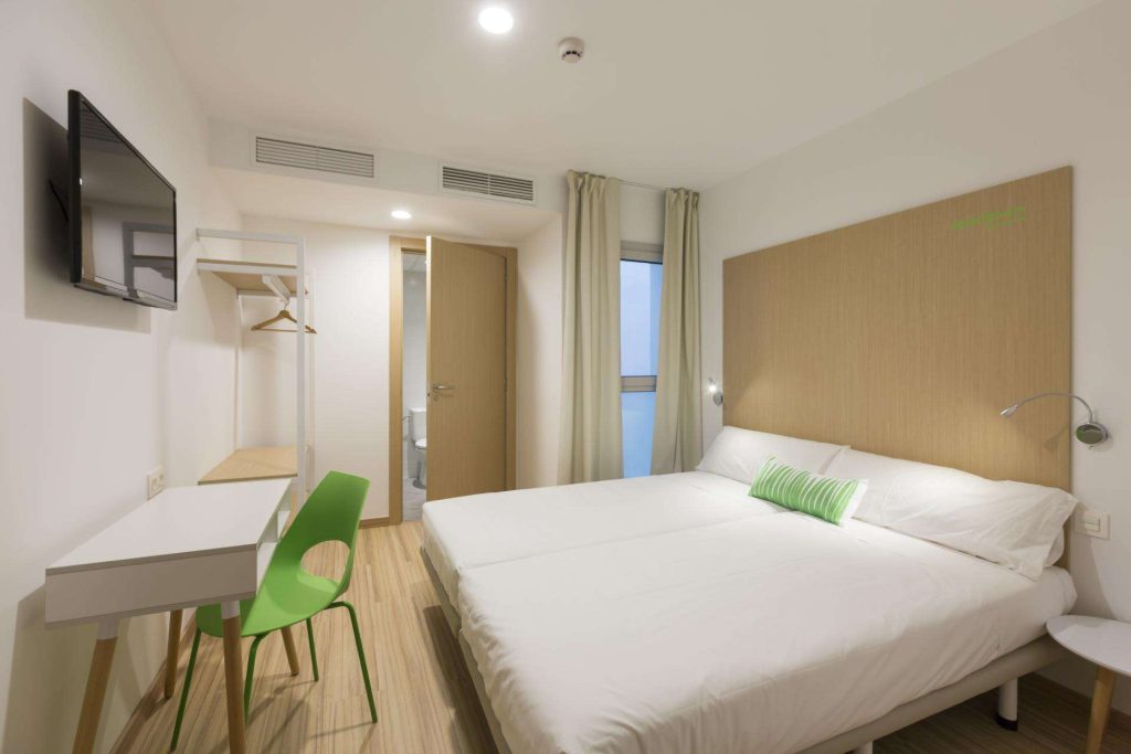 SmartRoom Barcelona DOUBLE TWIN ROOM
